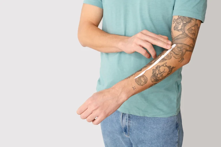 Les soins du tatouage